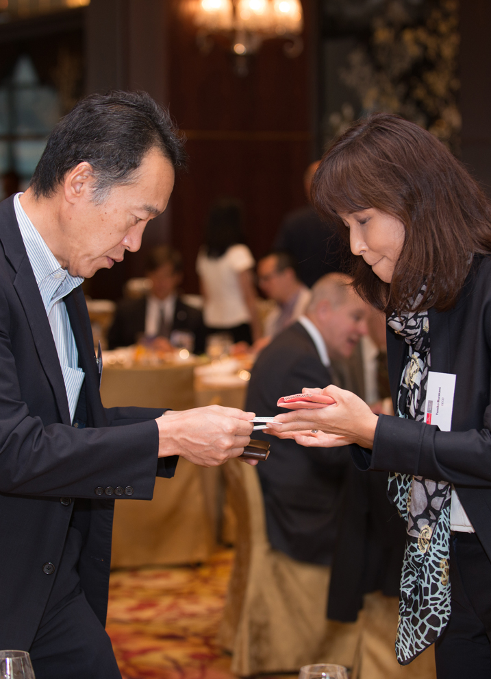 Two ECN members networking at an event in Tokyo